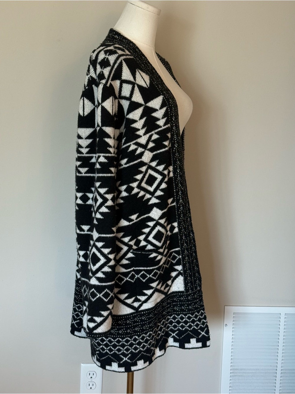 Frye XL Black White Southwestern Aztec Geometric Long Cardigan Sweater - Picture 5 of 10